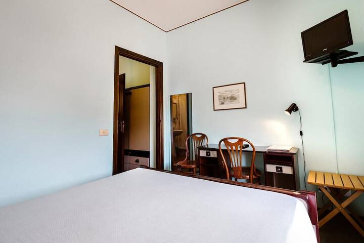 Room 14 of 33