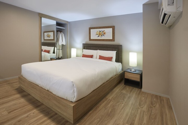 Room 1 of 40