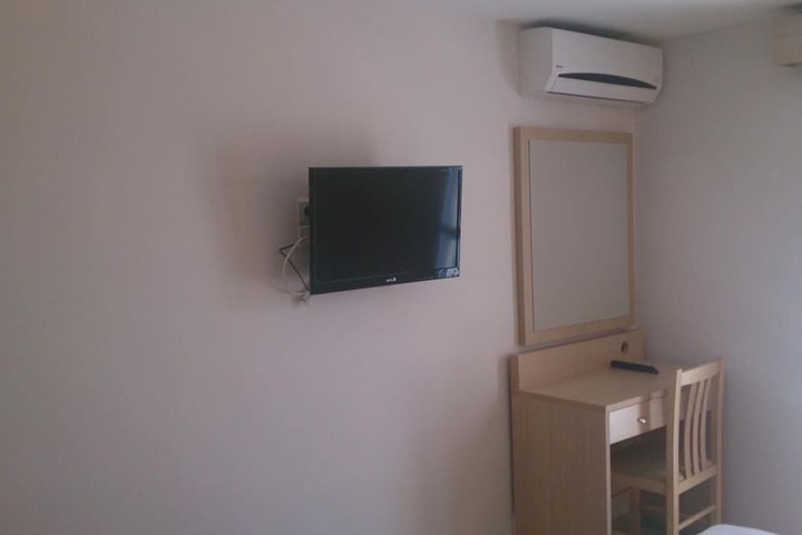 Room 8 of 12
