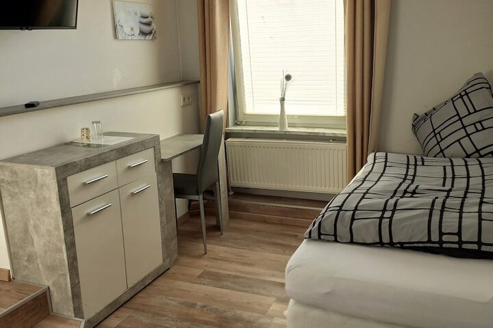 Room 4 of 26