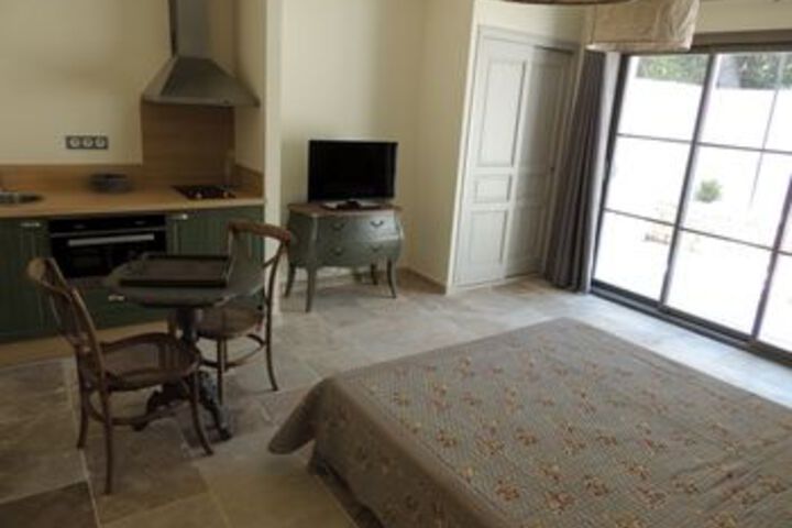 Room 12 of 38