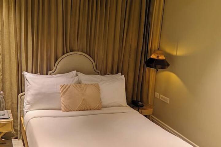 Room 4 of 38