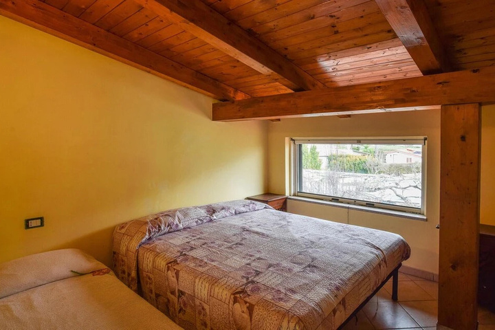 Room 5 of 13