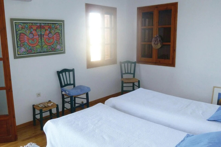 Room 6 of 11