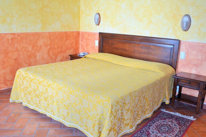 Room 5 of 31