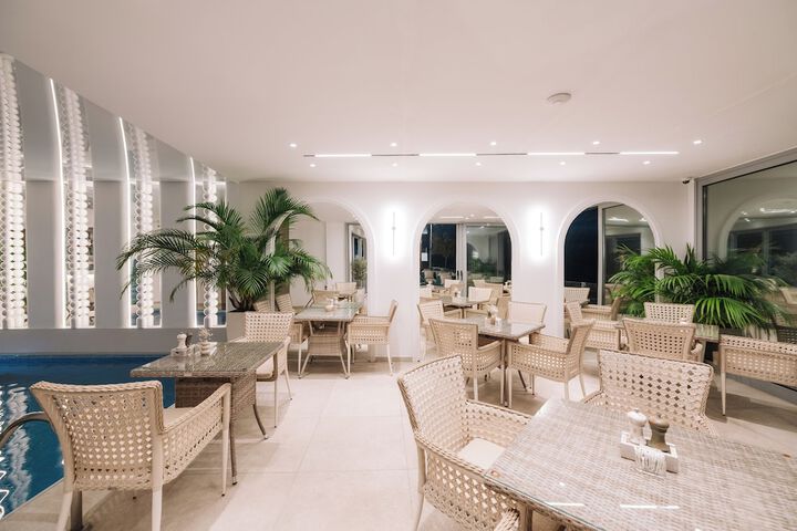Dining 180 of 257