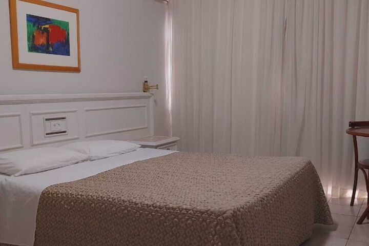 Room 33 of 80