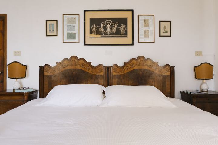 Room 10 of 68