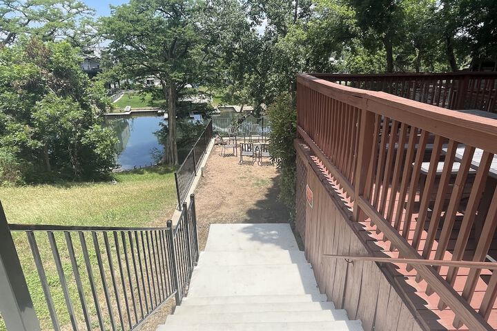 Property Grounds 33 of 41