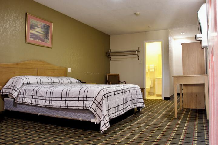 1 King Bed (2 of 5)