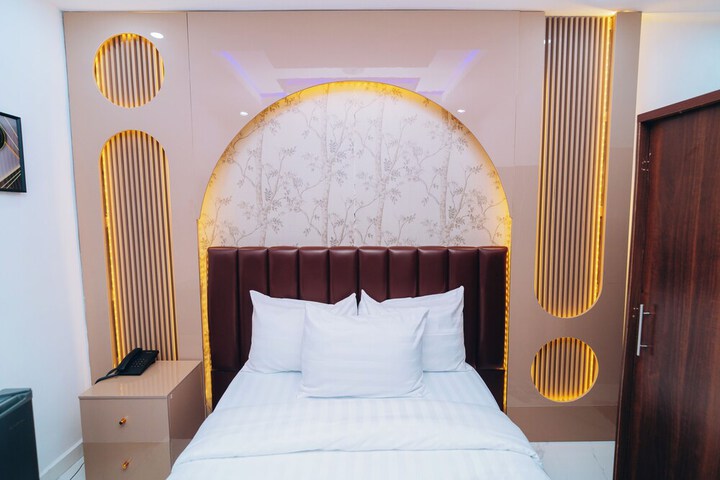 Room 5 of 60