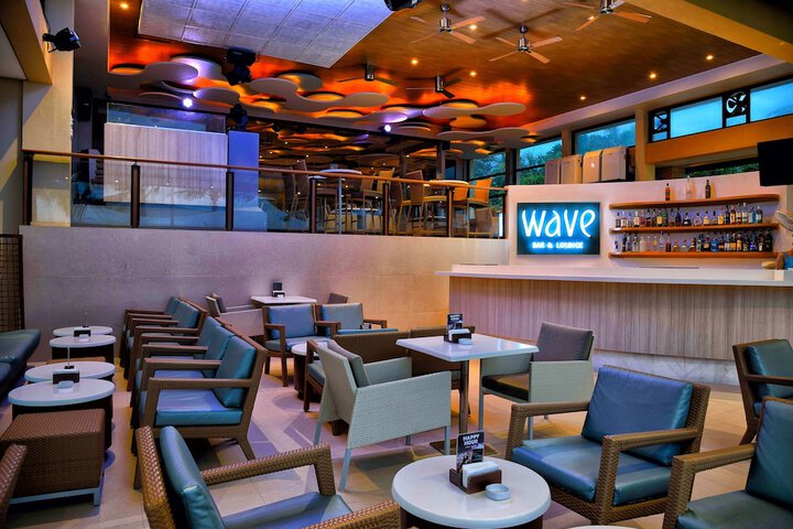 Lounge 55 of 64