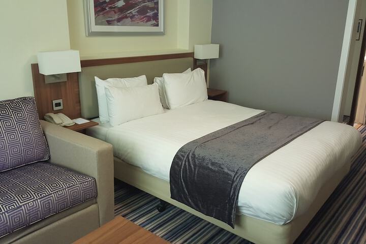 Room 18 of 109