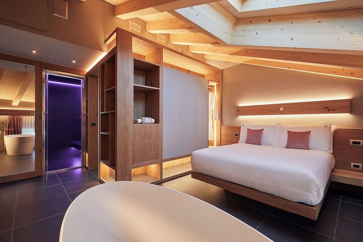 Room 4 of 54