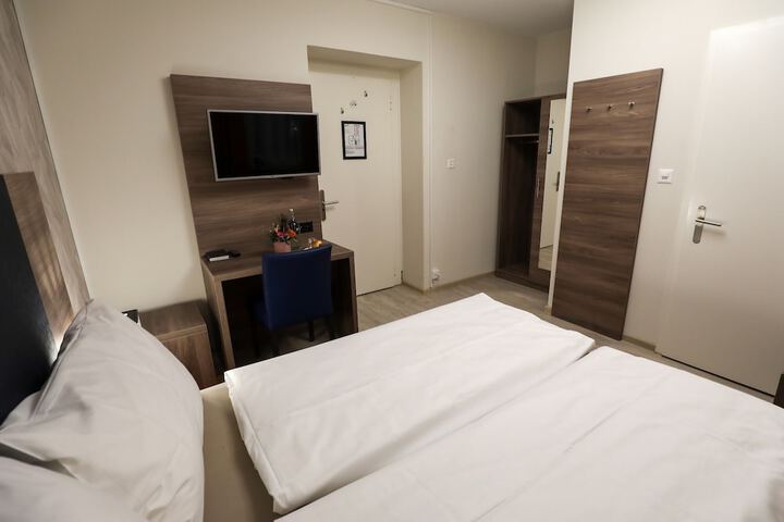 Room 8 of 31