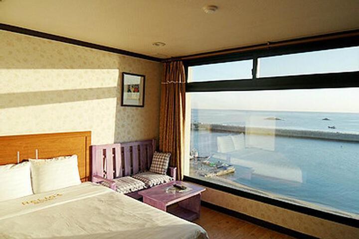 Room 2 of 6