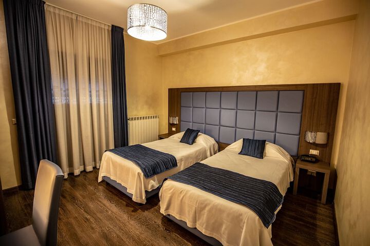 Room 4 of 53