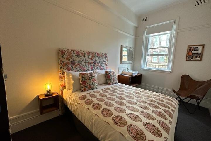 Room 11 of 27