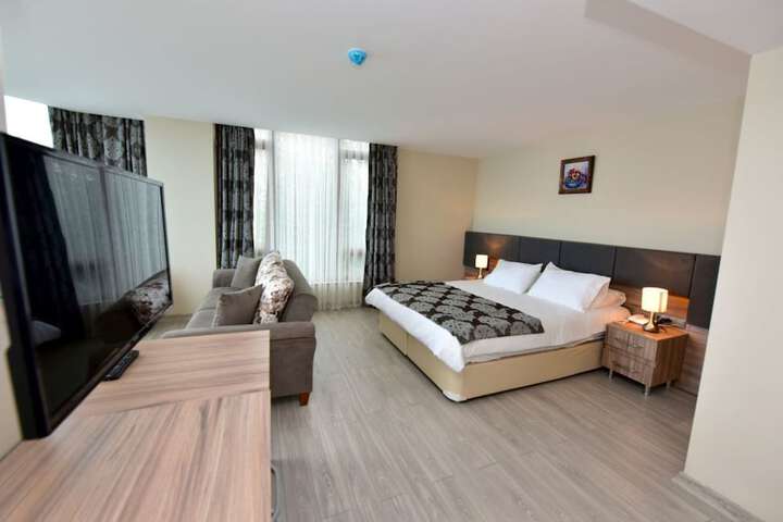Room 3 of 33