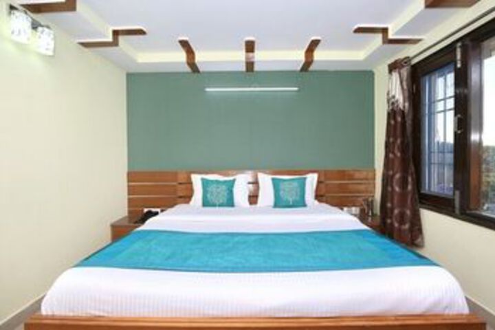 Room 4 of 16
