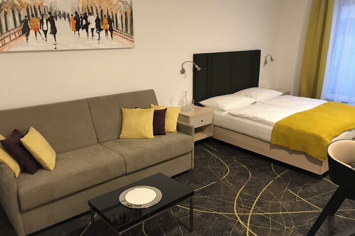 Room 12 of 37
