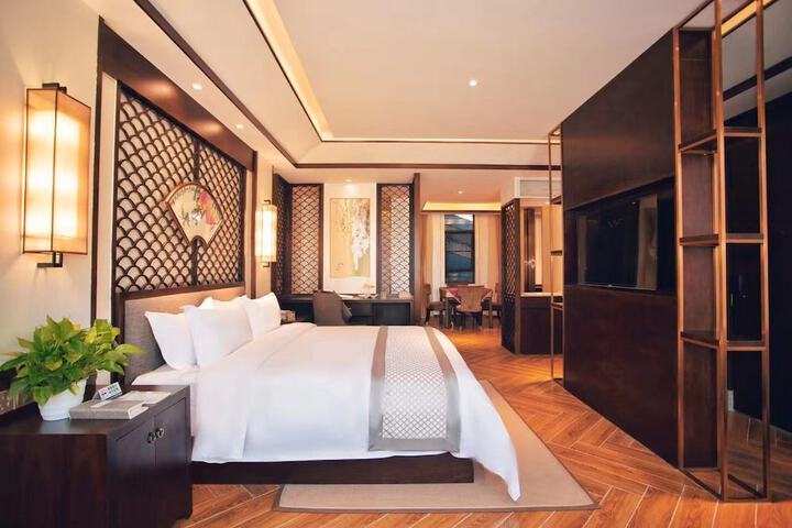 Room 15 of 46