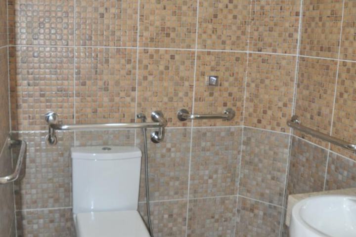 Room 16 of 32