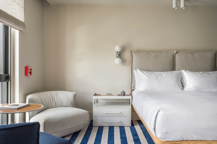 Room 17 of 60