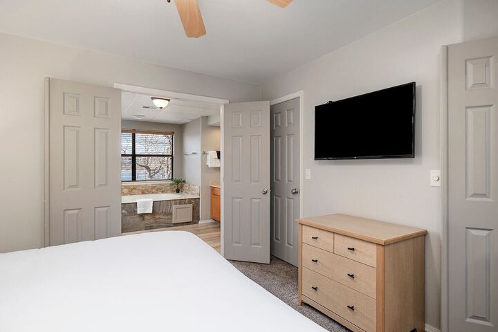 Room 6 of 220