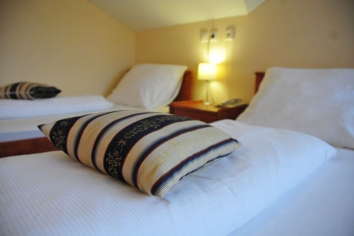 Room 7 of 27
