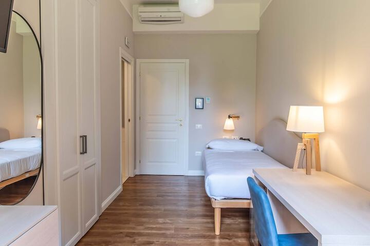 Room 5 of 32