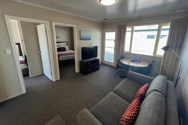 Room 34 of 302