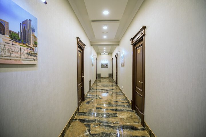 Ballroom/Hall 76 of 82