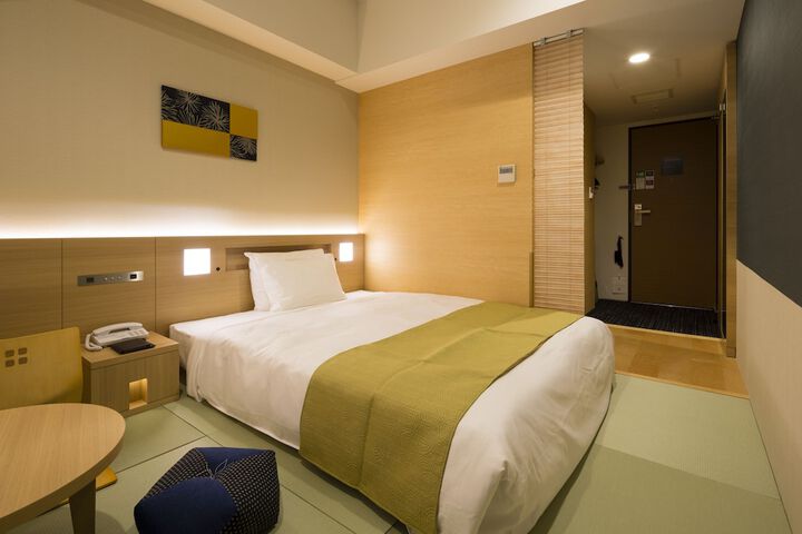 Room 12 of 27