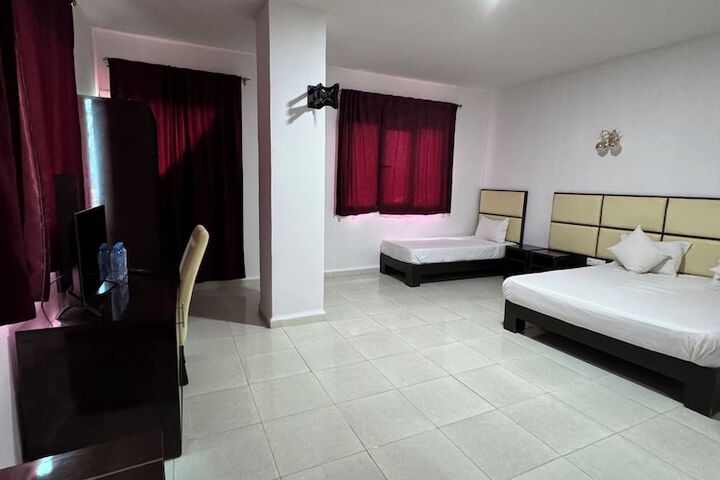 Room 17 of 32