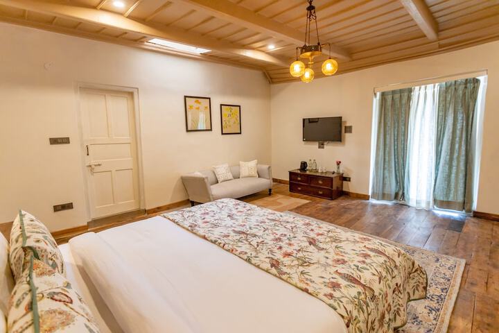 Room 6 of 74