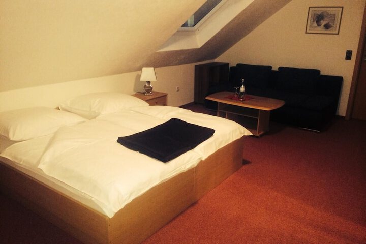 Room 6 of 34