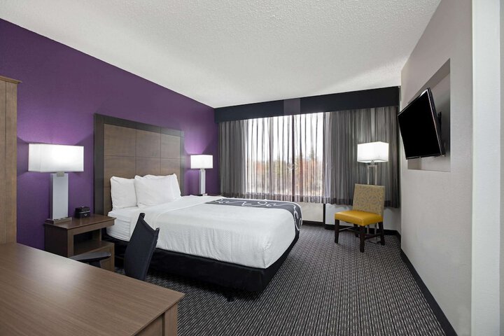 2 Queen Beds (6 of 8)