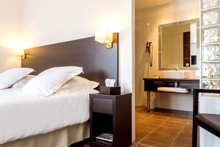 Room 3 of 39