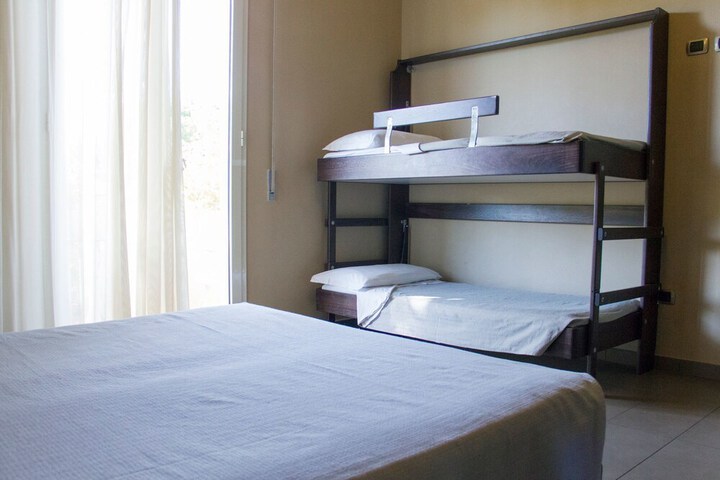 Room 6 of 53