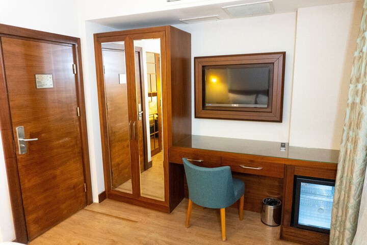 Room 13 of 31