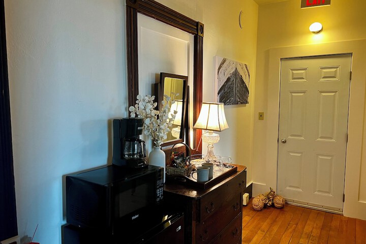 Room 8 of 40