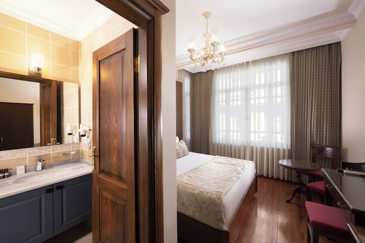 Room 44 of 87
