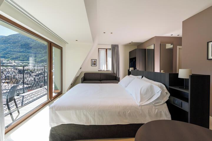 Room 32 of 106
