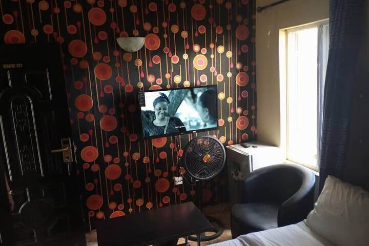 Room 5 of 14