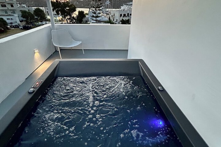 Hot Tub 161 of 283