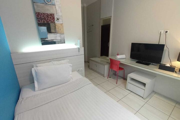 Room 13 of 31