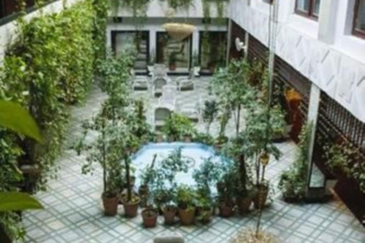 Hotel Exterior 16 of 31
