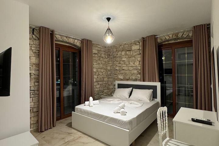 Room 9 of 50