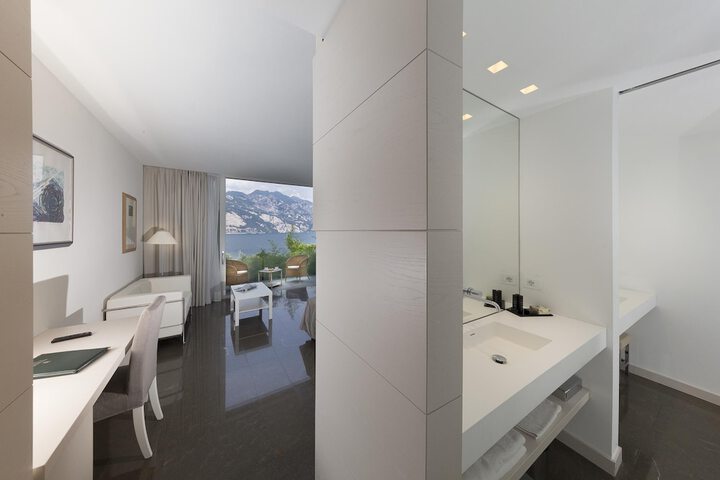 Room 10 of 74
